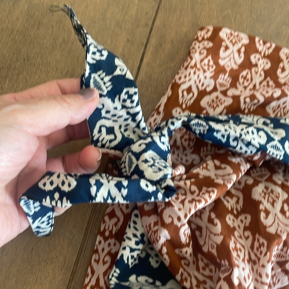 Zara gorgeous L skirt unfolds to fit with bow on side terracota and blue colors - Picture 2 of 4